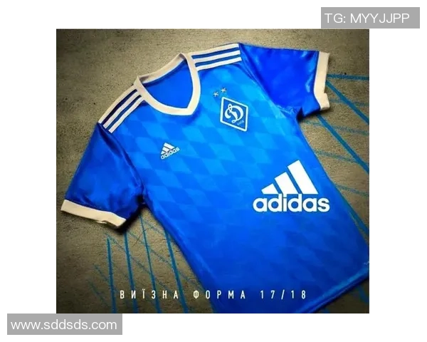 四号球衣球星足球黄色风采展现激情与荣耀