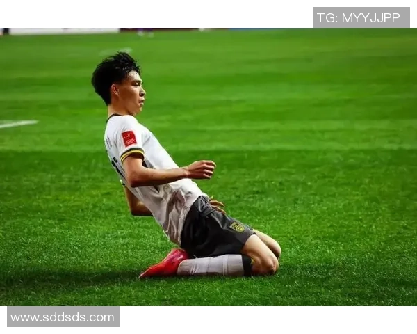 爱足球的小球星展现拼搏精神 未来可期的绿茵场新星