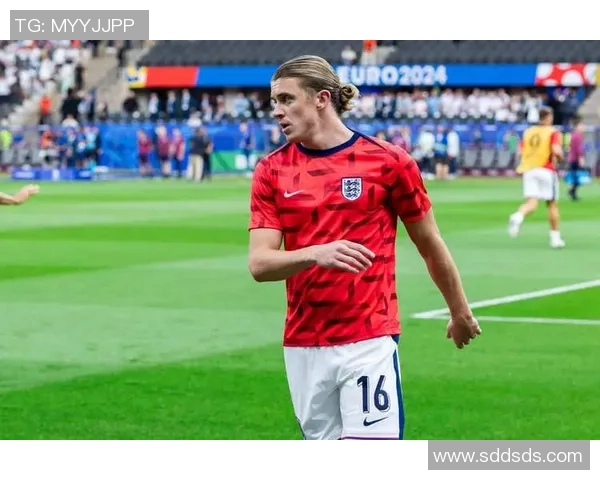 英格兰足球传奇球星的辉煌历程与影响力解析 英格兰足球传奇球星的辉煌历程与影响力解析