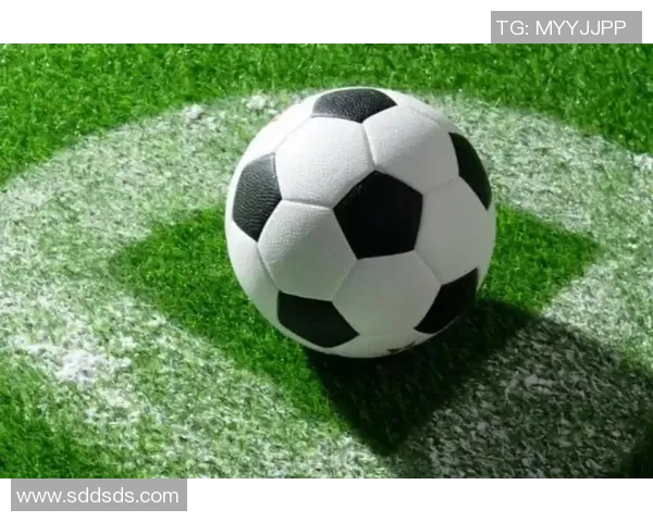 足球球星传奇之路：从草根到巅峰的奋斗与荣耀