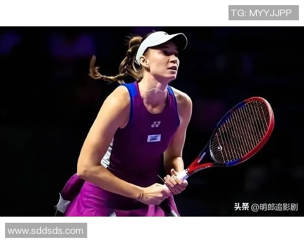 足球球星背后的女神们：他们的支持与光芒如何助力球场上的辉煌成就